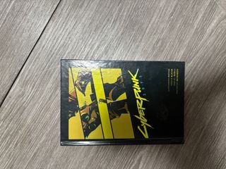 Cyberpunk 2077 ,caratula metalica y comic