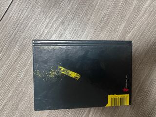 Cyberpunk 2077 ,caratula metalica y comic