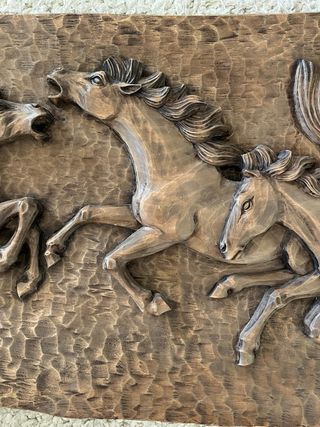 Rilievo di Cavalli Scolpito a Mano - Legno Massello 1m