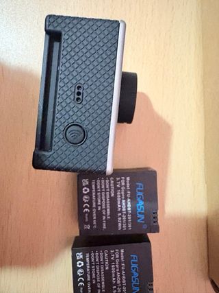 GoPro Hero 3 + 2 batterie + caricatore