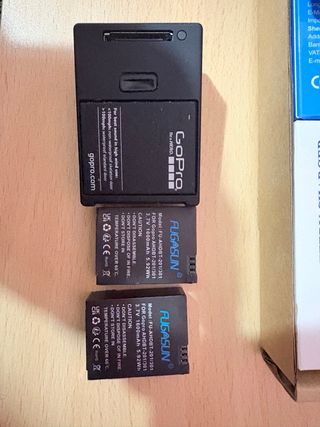 GoPro Hero 3 + 2 batterie + caricatore