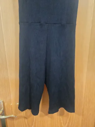 Mono negro cuello alto sin mangas