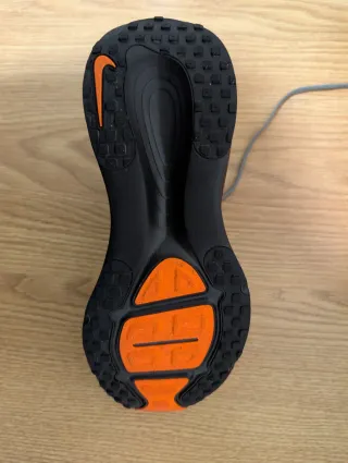 Nike Vomero 18 Talla 43 Gris