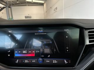 VOLKSWAGEN Touareg RLine Indiv Eleg 3.0 V6 TDI 210