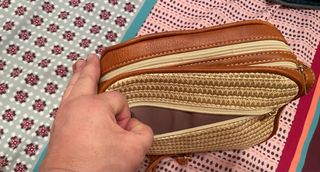 Bolso de hombro tejido y piel