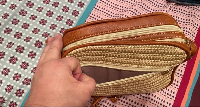 Bolso de hombro tejido y piel