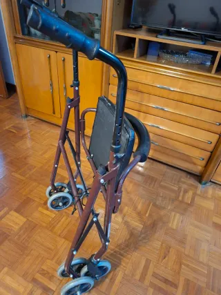 Andador Plegable con Asiento