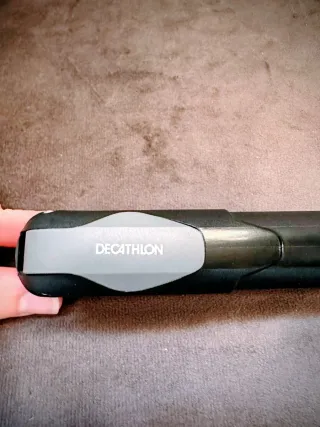 Hinchador de mano Decathlon para bicicletas.