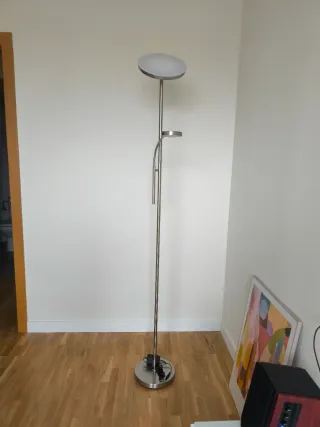 Lámpara de pie moderna acero