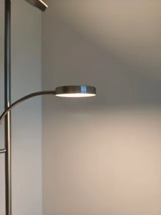 Lámpara de pie moderna acero