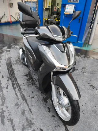 Honda SH 125i Gris.