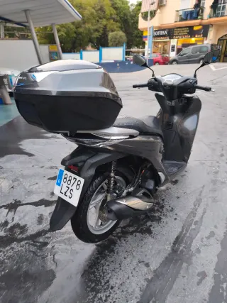 Honda SH 125i Gris.