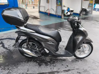 Honda SH 125i Gris.