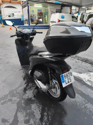 Honda SH 125i Gris.