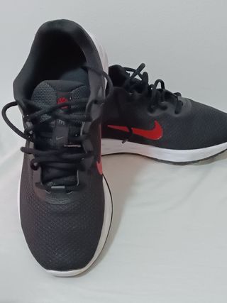 Tenis Nike Running Negros y Rojos