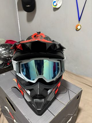Casco Moto Enduro/Motocross Negro y Rojo