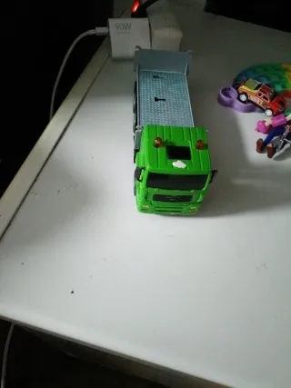 Lote de Juguetes: Camión, Ambulancia y Más