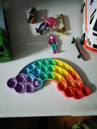 Lote de Juguetes: Camión, Ambulancia y Más