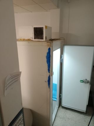 Cámara frigorífica/nevera con estanterías