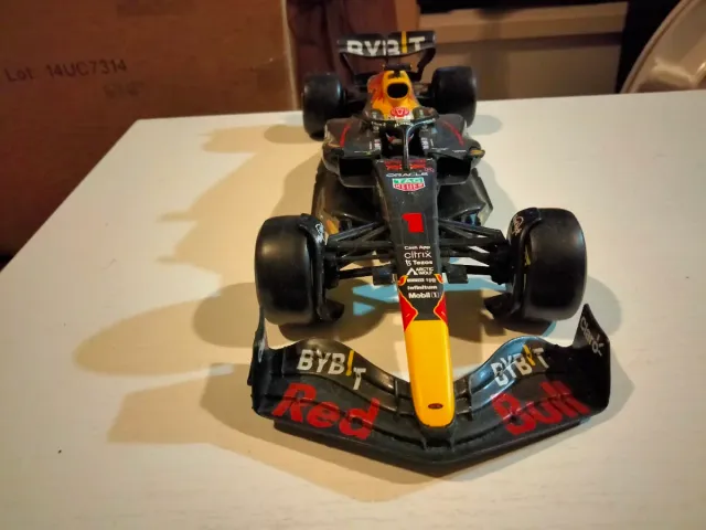 Bburago RB18 Oracle Red Bull 1/24 2022