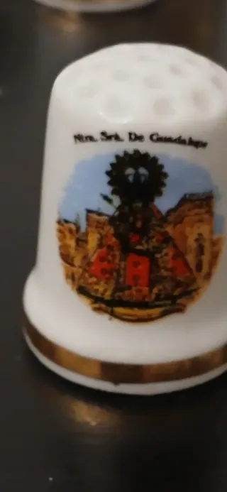 Collezione di ditali in porcellana