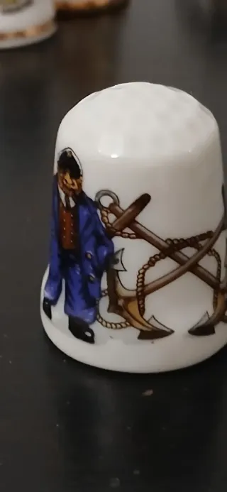 Collezione di ditali in porcellana