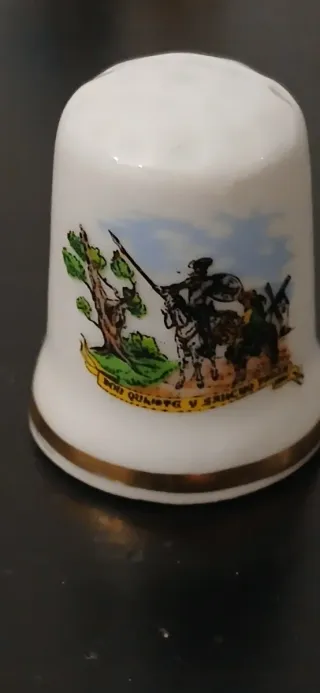 Collezione di ditali in porcellana