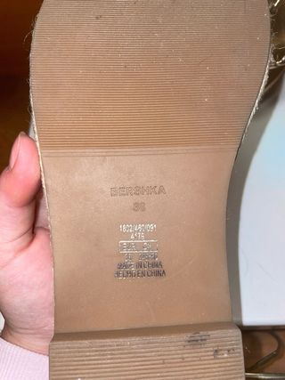 Sandalias doradas Bershka