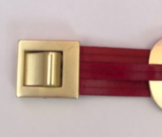 Pulsera ancha cuero rojo y eslabones dorados