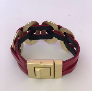 Pulsera ancha cuero rojo y eslabones dorados