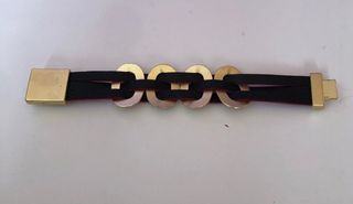 Pulsera ancha cuero rojo y eslabones dorados