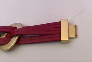 Pulsera ancha cuero rojo y eslabones dorados