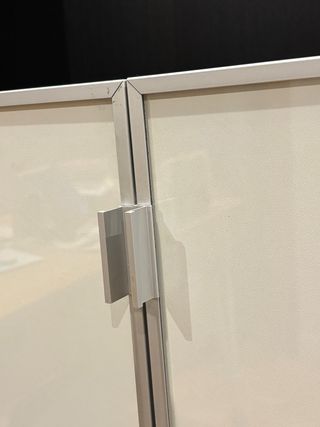 Librería IKEA BILLY puertas vidrio y metal