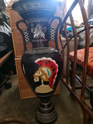 Anfora antica con disegni greci