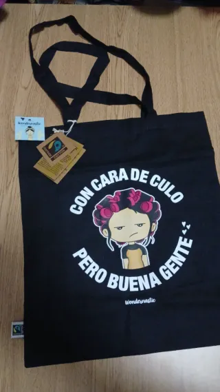 Bolsa de tela negra con dibujo