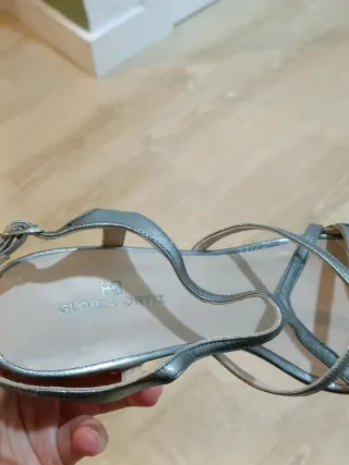 Zapatos de tacón plateados