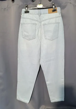 Se vende Pantalón vaquero desgastado NUEVO 15€