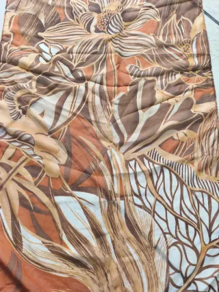 Sciarpa in seta beige e marrone