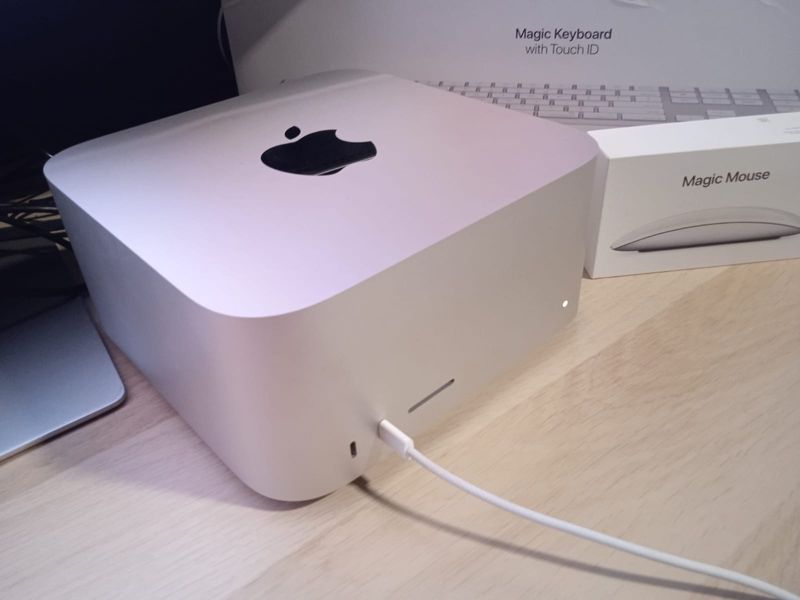 Mac Studio M4 Max 2025 Casi Sin Uso tecladoy mouse