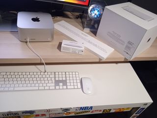 Mac Studio M4 Max 2025 Casi Sin Uso tecladoy mouse