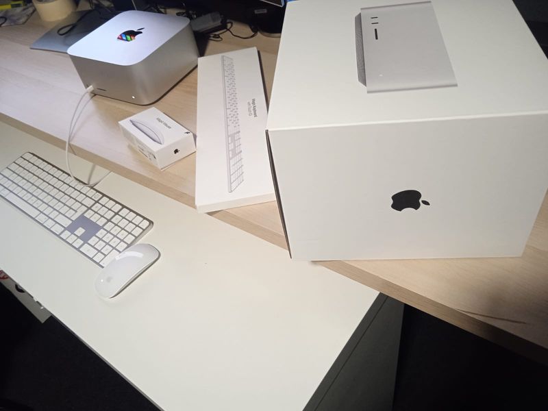 Mac Studio M4 Max 2025 Casi Sin Uso tecladoy mouse afbeelding 4