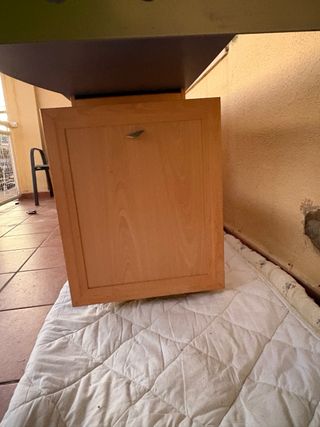 Escritorio madera y azul