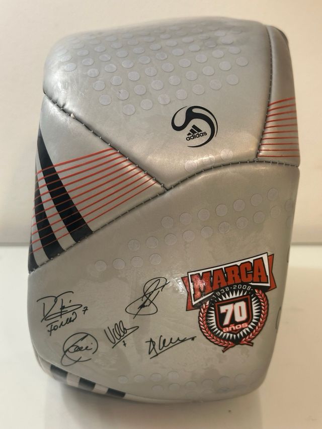 Balón Adidas Firmado MARCA 70 Años