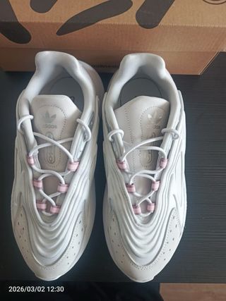 Adidas Ozelia Cloud White Mujer