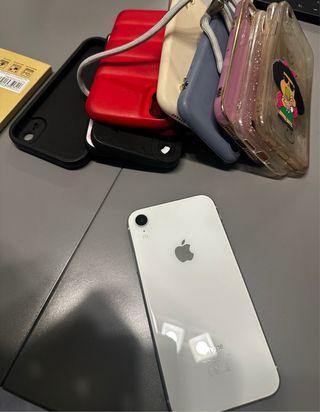 iPhone XR 64GB Nero/Rosso 76% Batteria