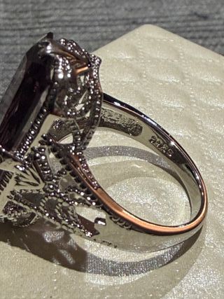 Anillo Plata  con gemma rectangular Morada
