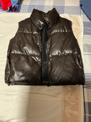 Chaleco acolchado efecto piel