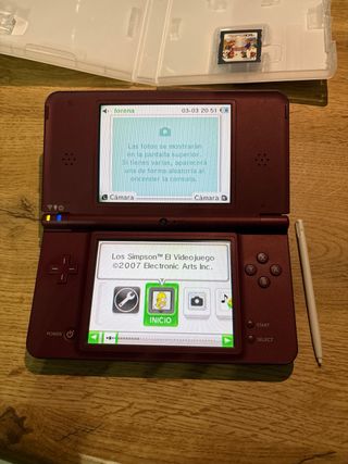 Nintendo DSi XL Granate + 4 Juegos