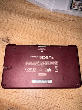 Nintendo DSi XL Granate + 4 Juegos