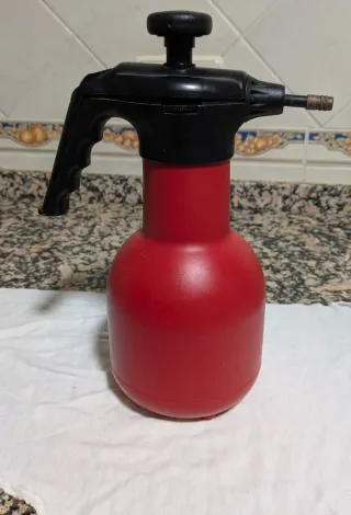 Pulverizador de presión rojo